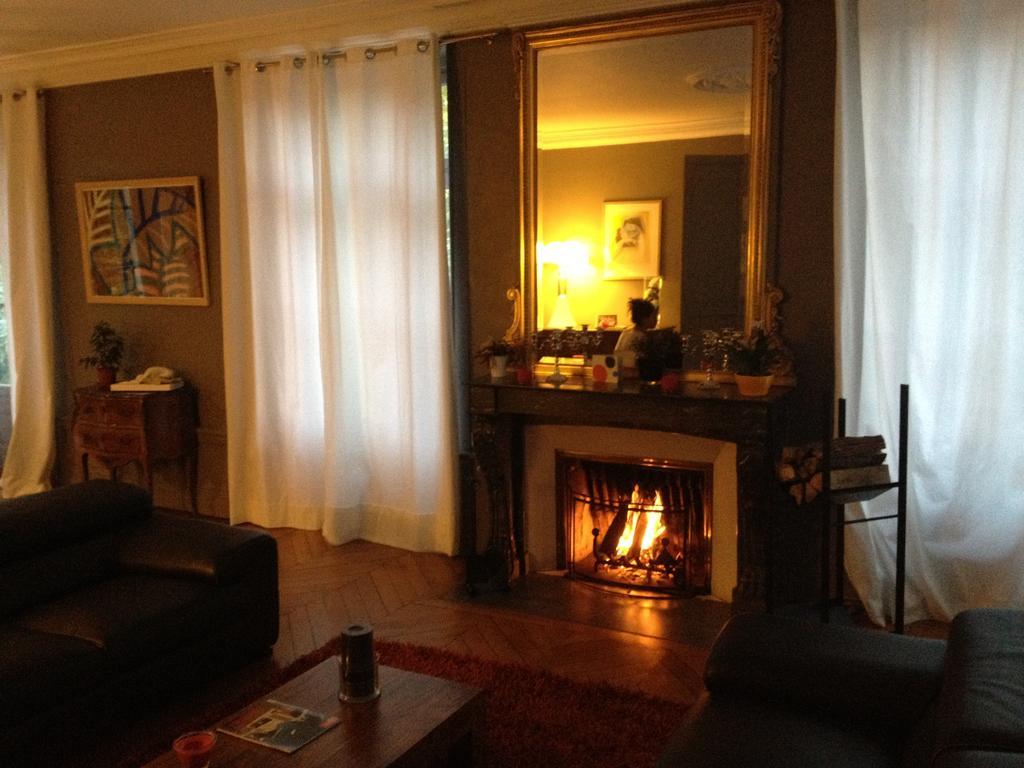 Chambre D'Hotes Les Rives De La Tronne Mer Екстериор снимка