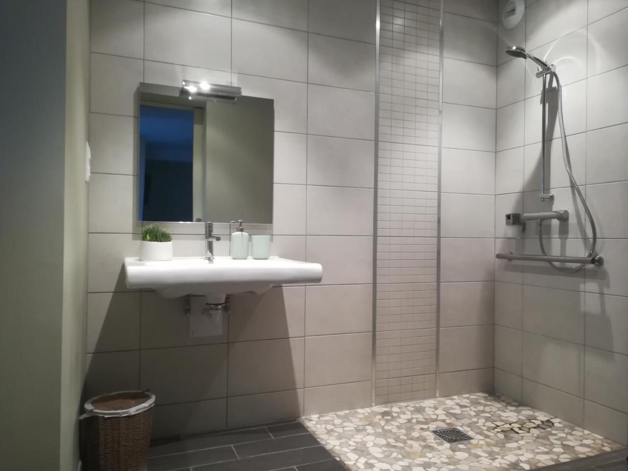 Chambre D'Hotes Les Rives De La Tronne Mer Екстериор снимка